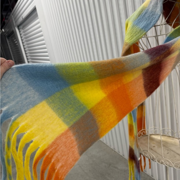 Colorful Gradient Scarf - Picture 4 of 4